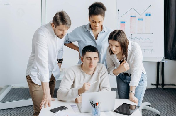 Les Bénéfices et Défis de la Création d'Entreprise : Guide Essentiel pour Entrepreneurs